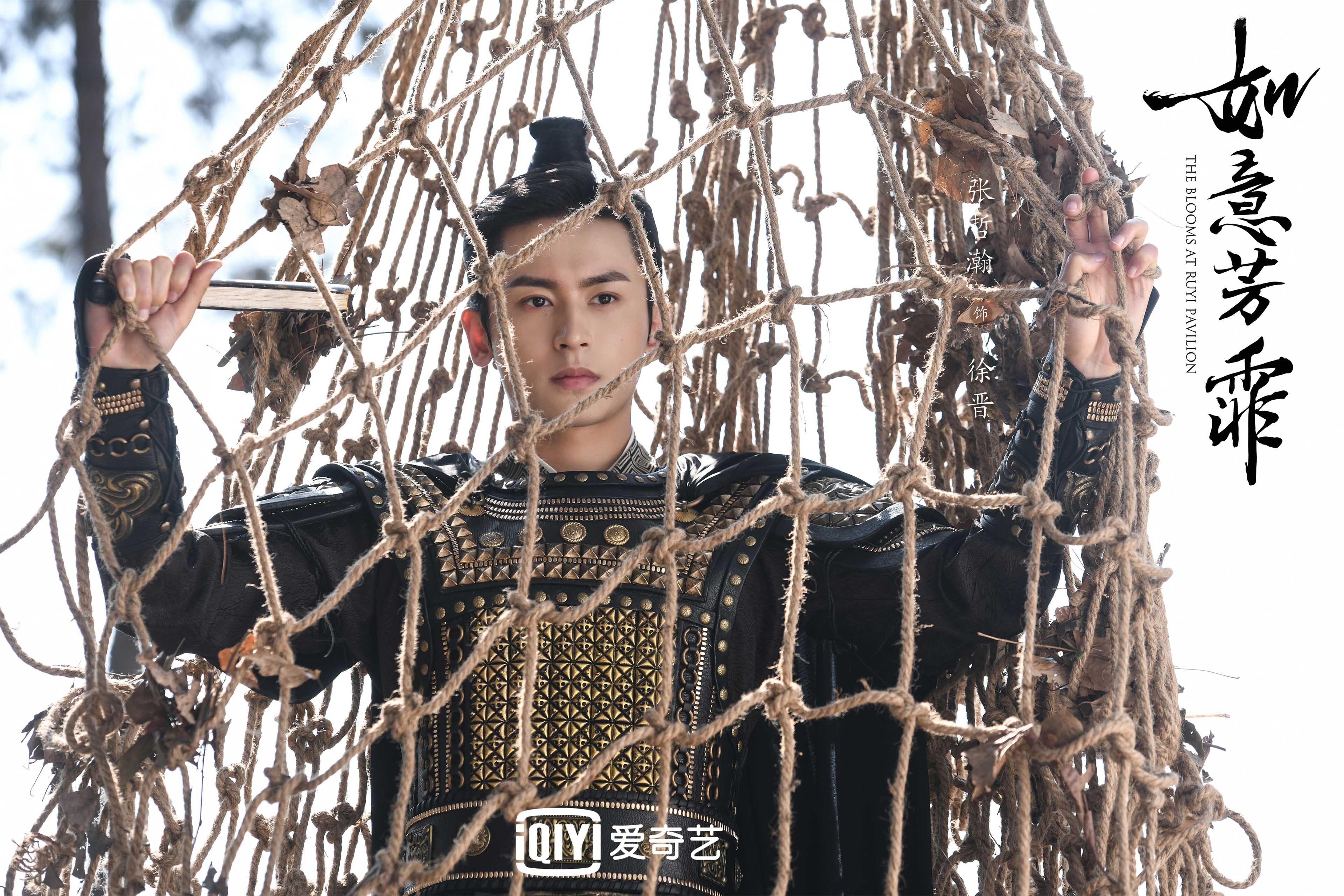 九游网-夜幕下的灯光跑，城市夜色中的运动狂欢，灯光下的城市夜晚