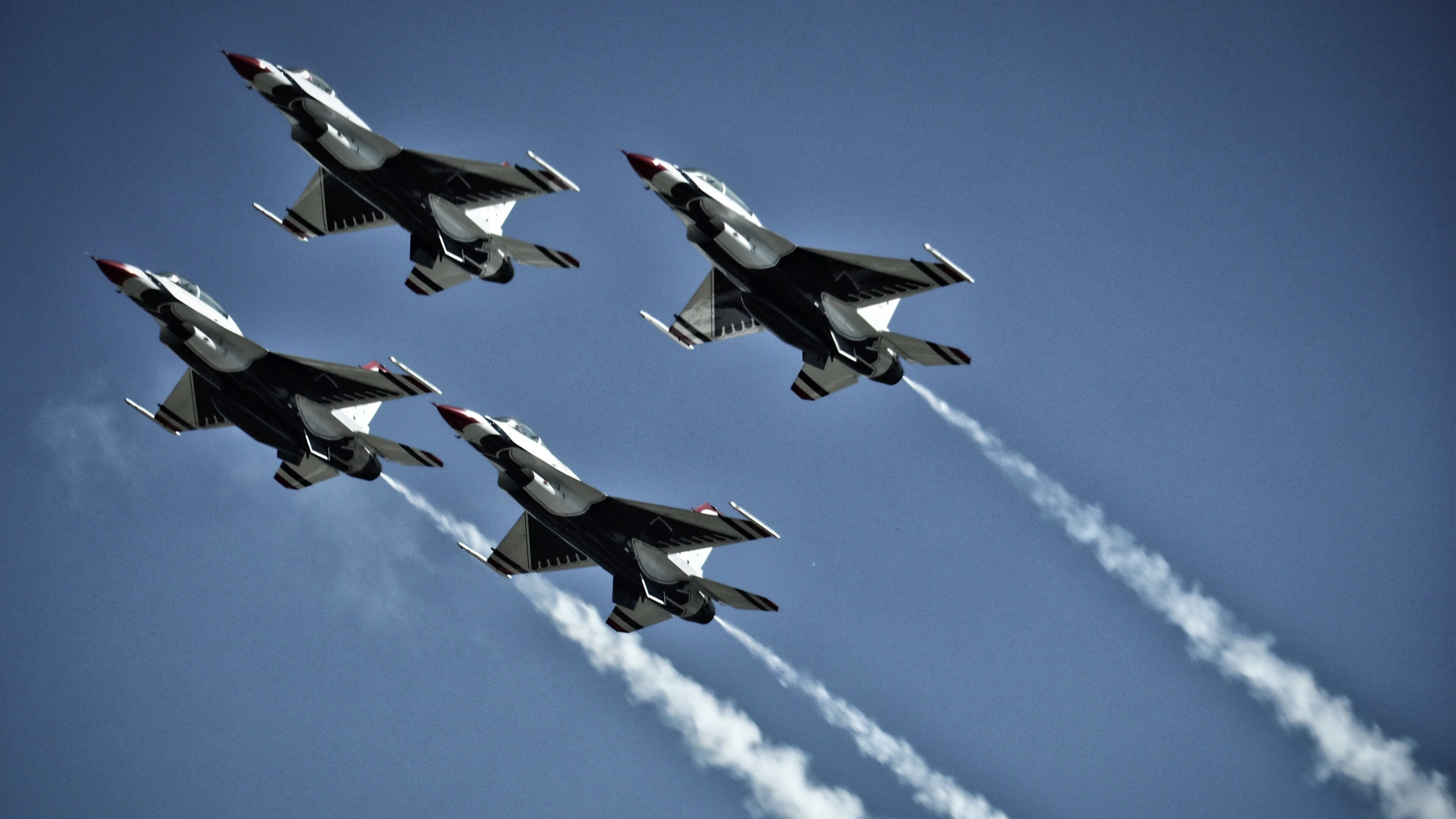 夜幕下的灯光跑,城市夜色中的运动狂欢,灯光下的城市夜晚
