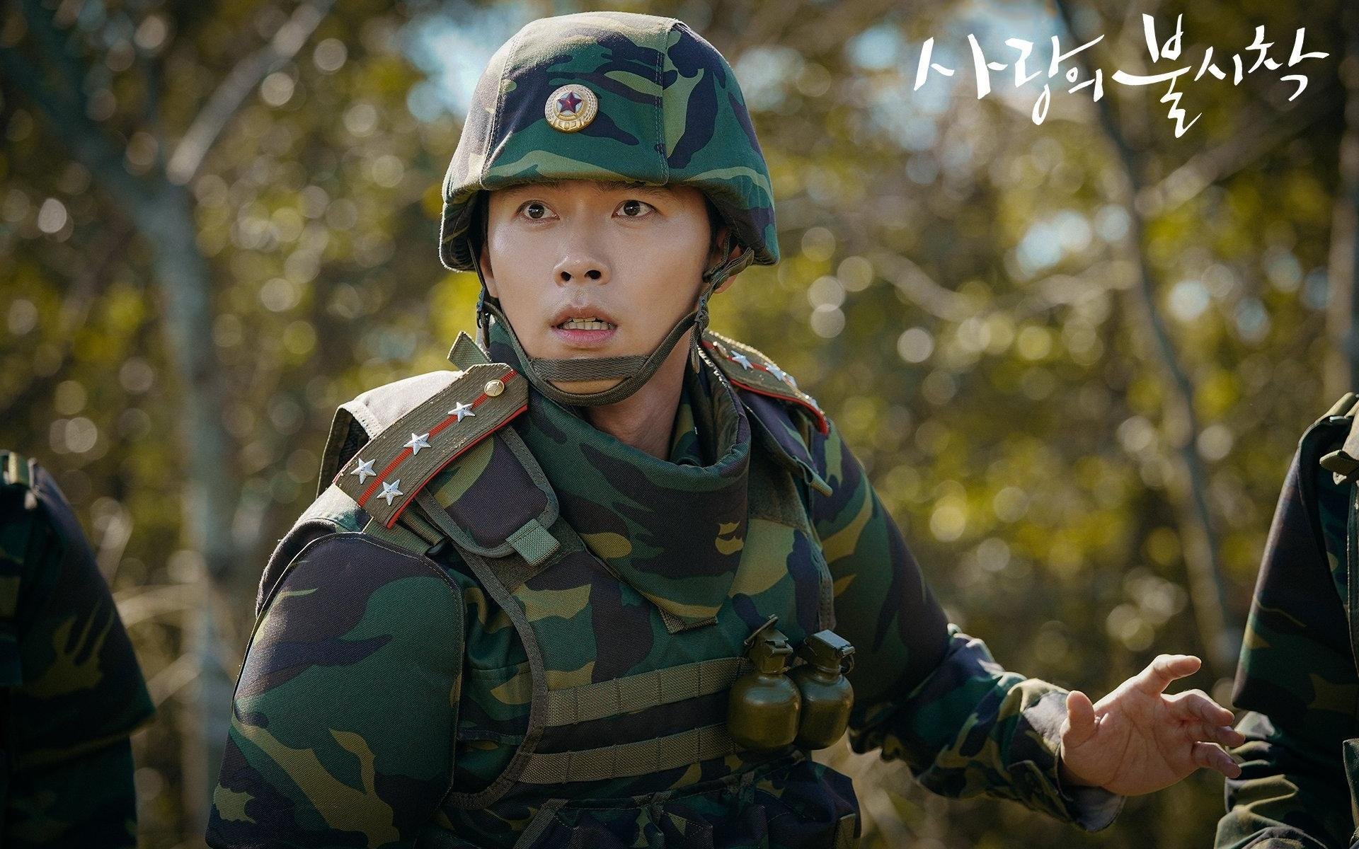 九游下载安装-最佳瞬间：王强压哨三分，点燃现场气氛！